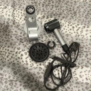 Dyson professional Blow Dryer w/ stand and diffusers Cold air Only